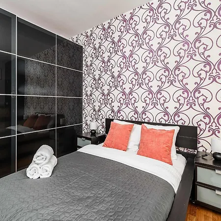 Flat With Church Views * Βαρσοβία