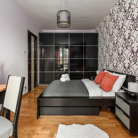 Flat With Church Views * Βαρσοβία